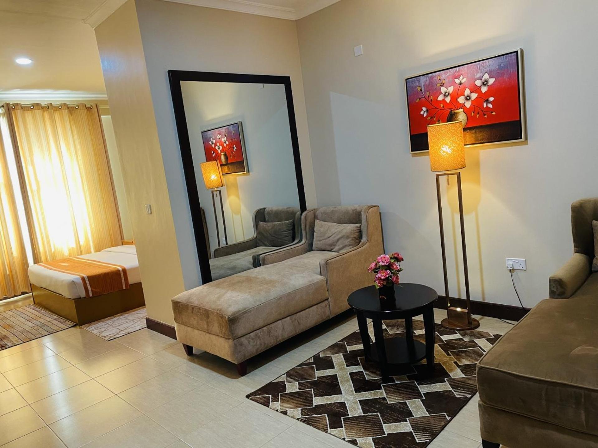 Nashera Hotels Dodoma Bagian luar foto