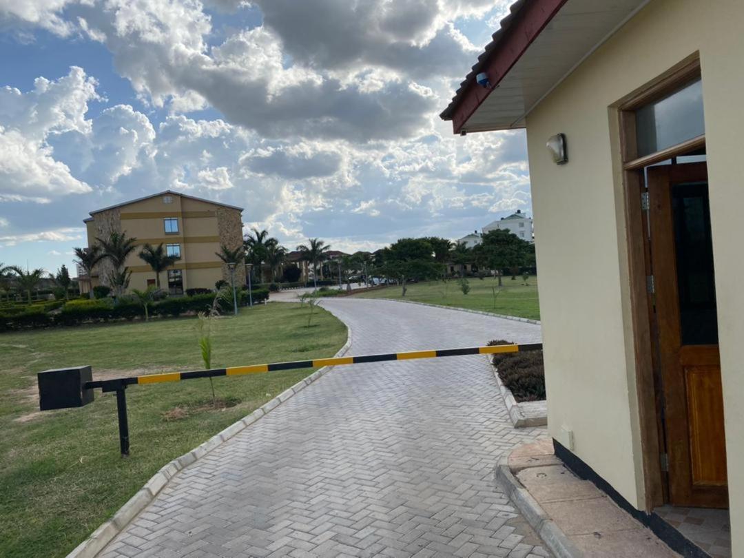 Nashera Hotels Dodoma Bagian luar foto