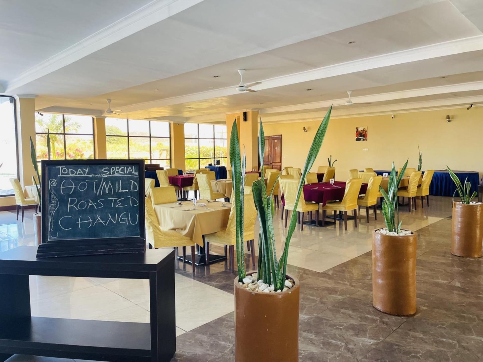 Nashera Hotels Dodoma Bagian luar foto