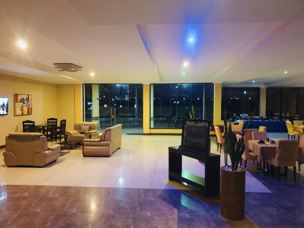 Nashera Hotels Dodoma Bagian luar foto