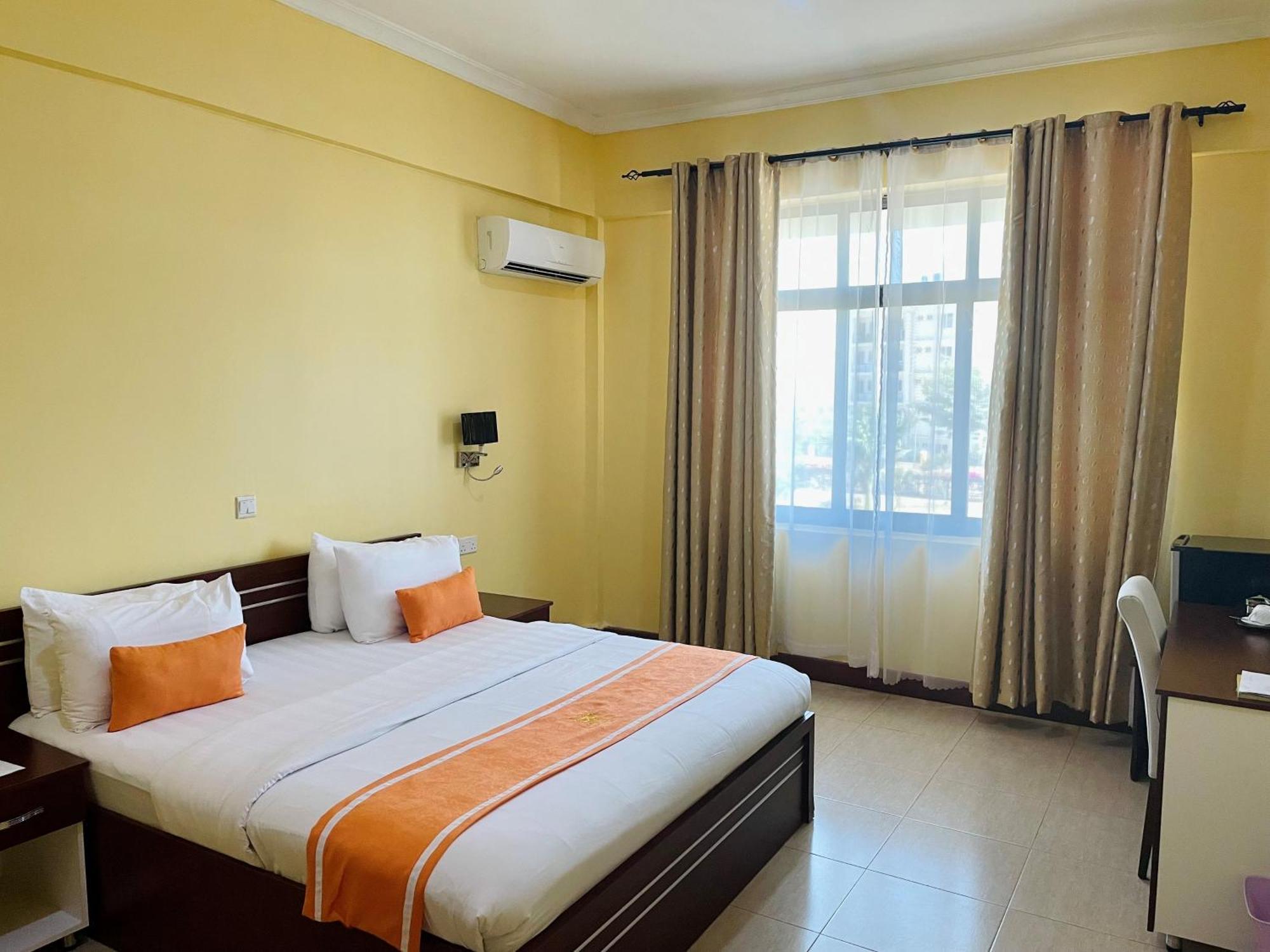 Nashera Hotels Dodoma Bagian luar foto